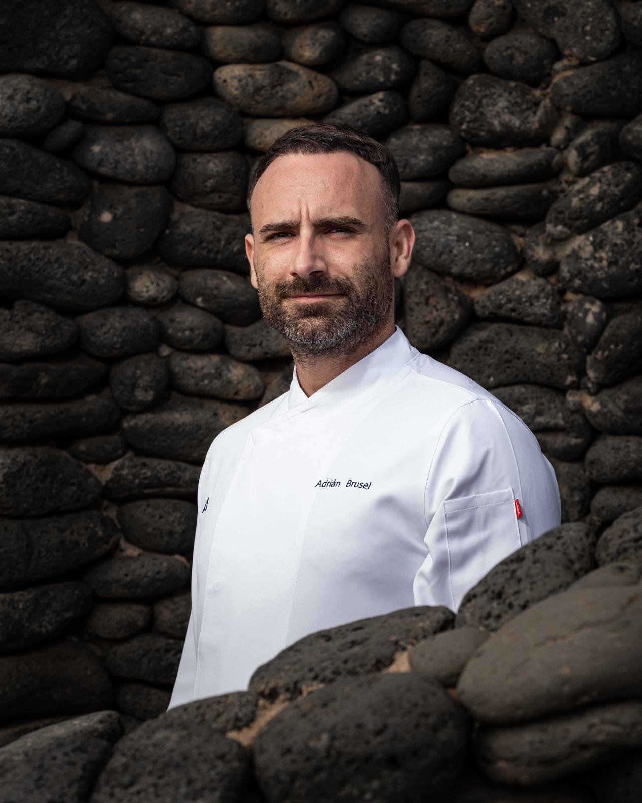 Adrian Brusel - Jefe de Cocina trabajando